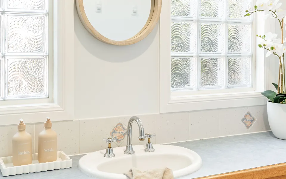 DOLPHIN VIEW | Elegant Waterfront Haven