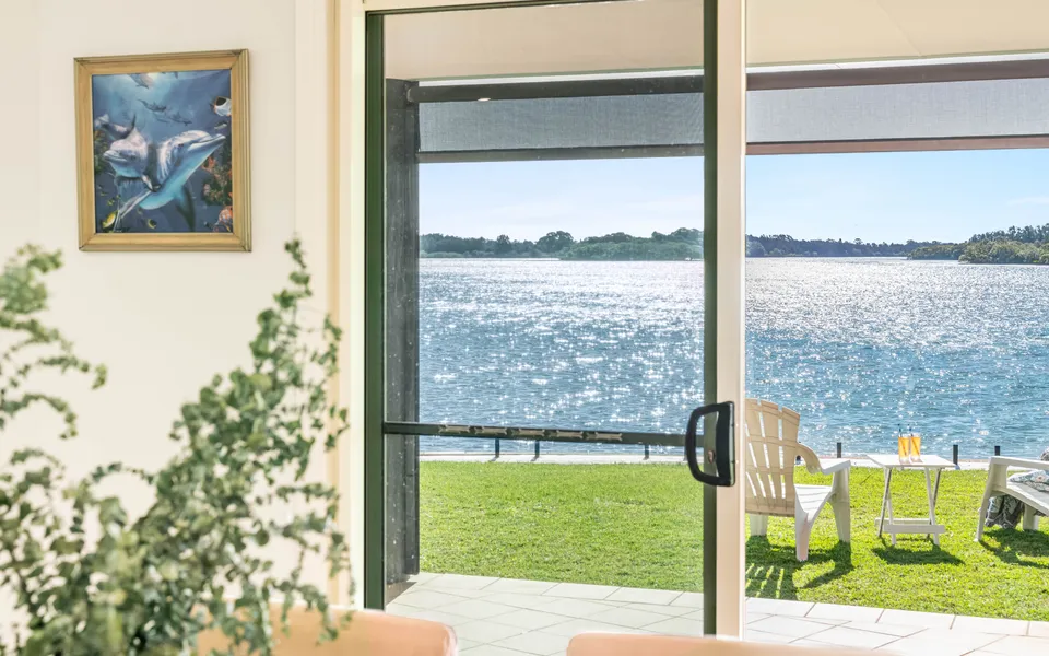 DOLPHIN VIEW | Elegant Waterfront Haven