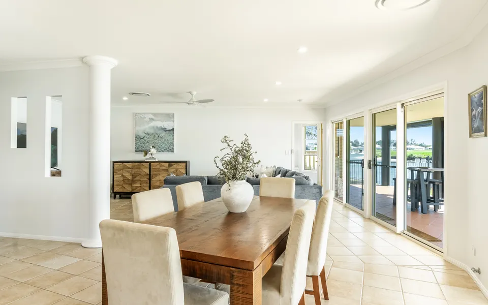 DOLPHIN VIEW | Elegant Waterfront Haven