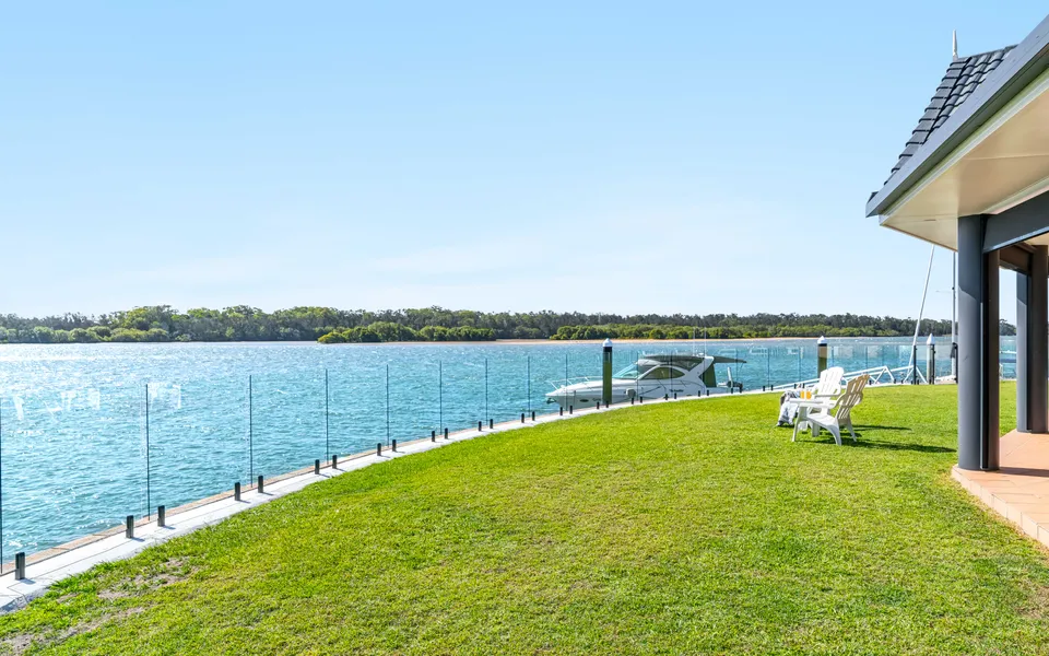 DOLPHIN VIEW | Elegant Waterfront Haven