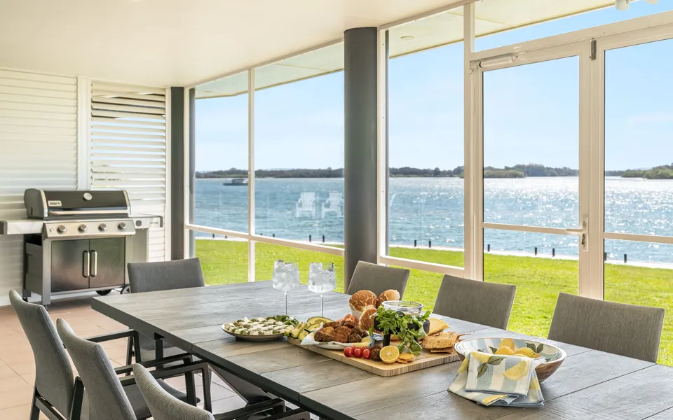 DOLPHIN VIEW | Elegant Waterfront Haven