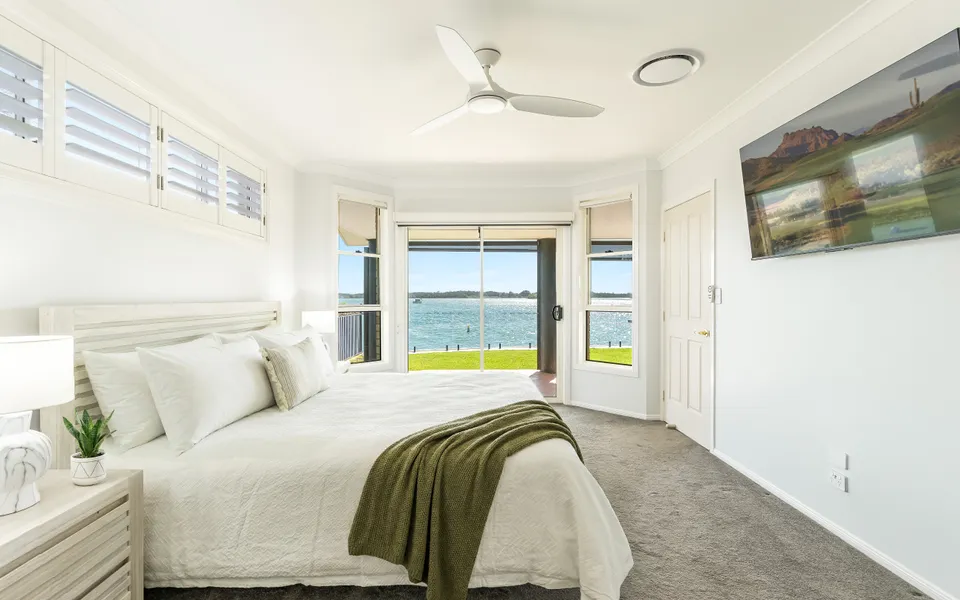 DOLPHIN VIEW | Elegant Waterfront Haven