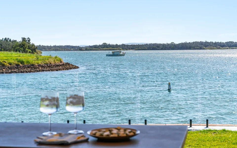 DOLPHIN VIEW | Elegant Waterfront Haven