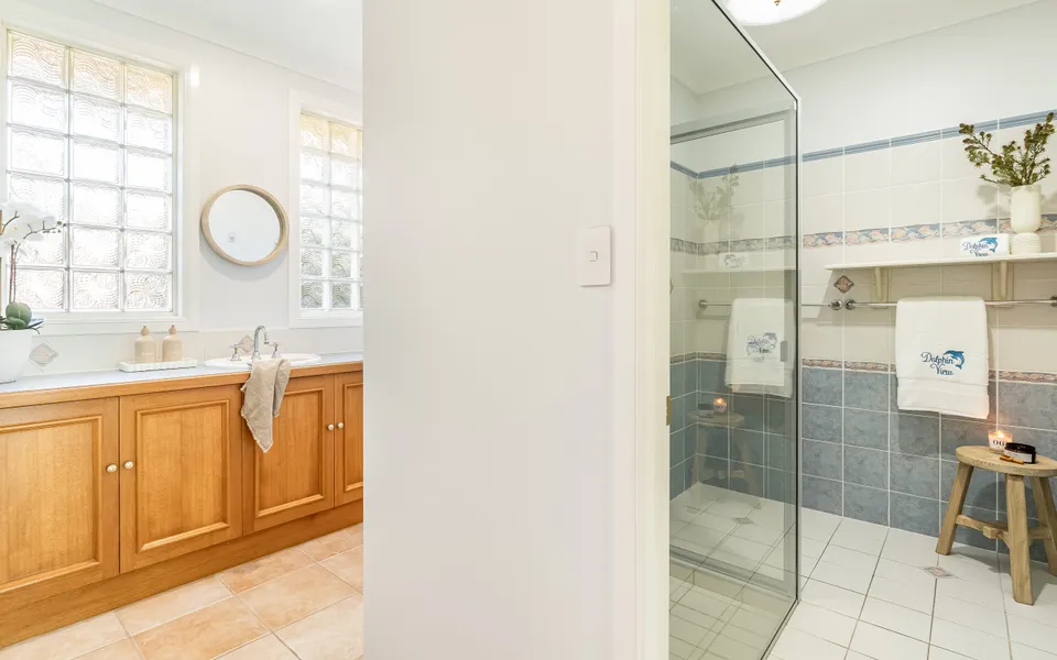 DOLPHIN VIEW | Elegant Waterfront Haven