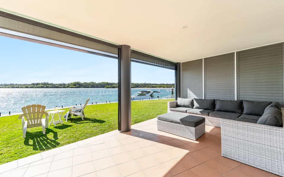 DOLPHIN VIEW | Elegant Waterfront Haven