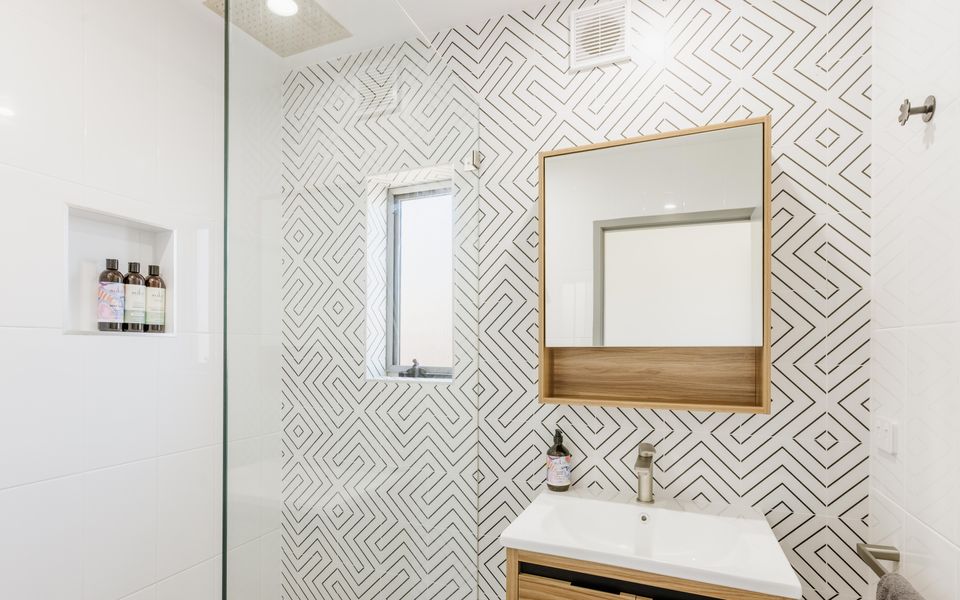 22 POINSETTIA CRESCENT, BROOMS HEAD