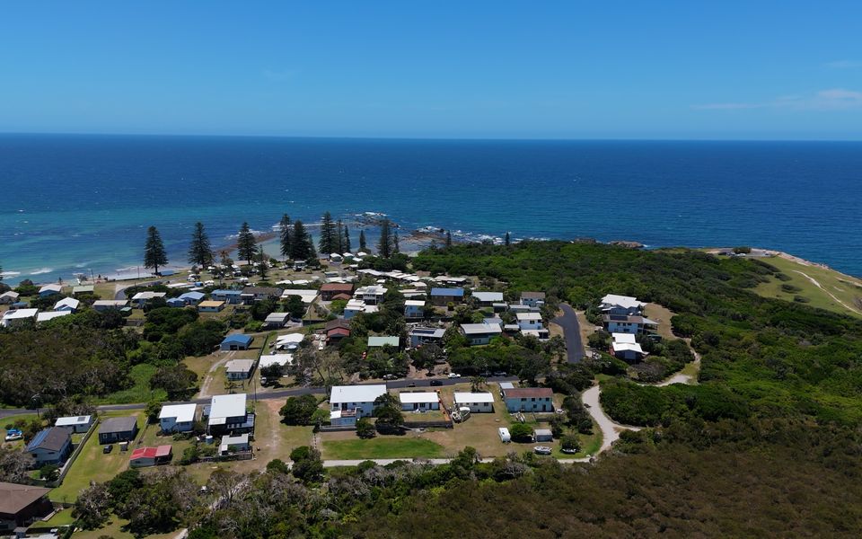 22 POINSETTIA CRESCENT, BROOMS HEAD