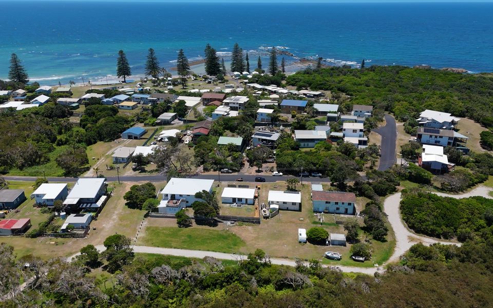 22 POINSETTIA CRESCENT, BROOMS HEAD
