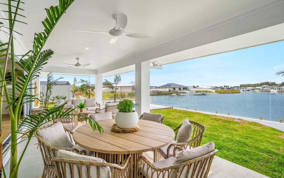 BLONDIE – Escape to the Water’s Edge | Holiday Yamba