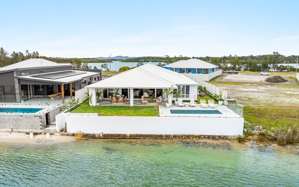 BLONDIE – Escape to the Water’s Edge | Holiday Yamba