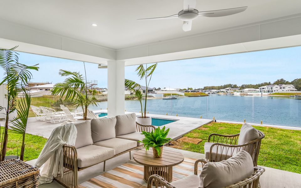 BLONDIE – Escape to the Water’s Edge | Holiday Yamba