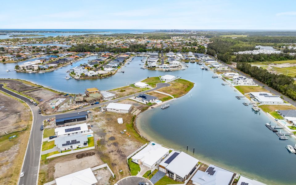 BLONDIE – Escape to the Water’s Edge | Holiday Yamba