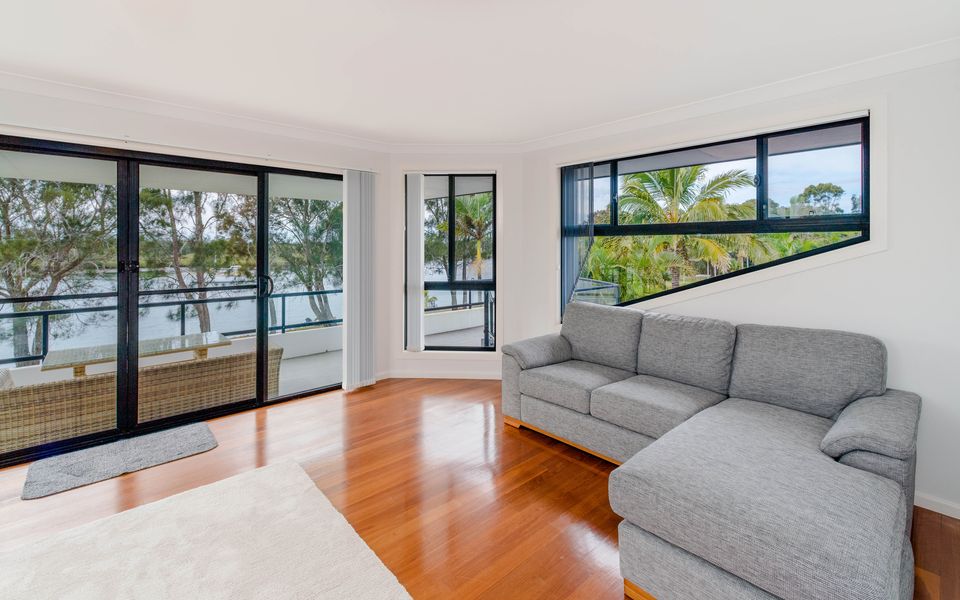 TAROONA – Majestic Waterfront Holiday Yamba