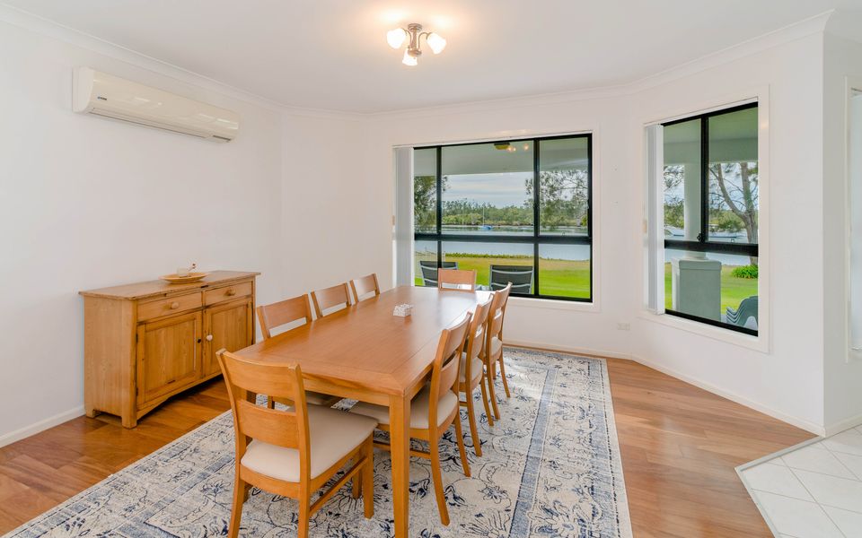 TAROONA – Majestic Waterfront Holiday Yamba