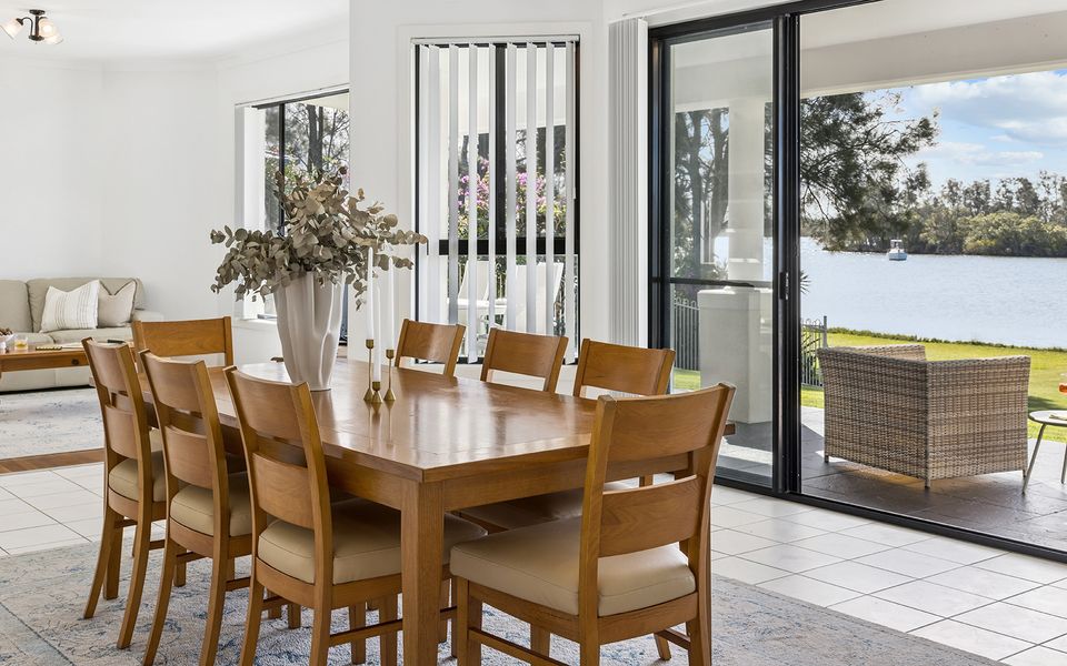 TAROONA – Majestic Waterfront Holiday Yamba