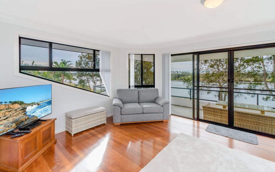 TAROONA – Majestic Waterfront Holiday Yamba