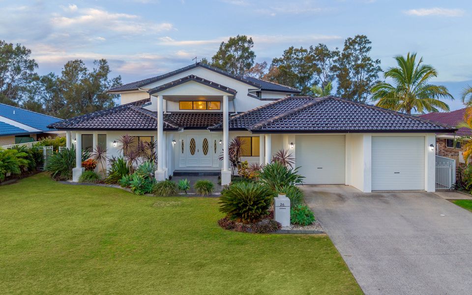 TAROONA – Majestic Waterfront Holiday Yamba