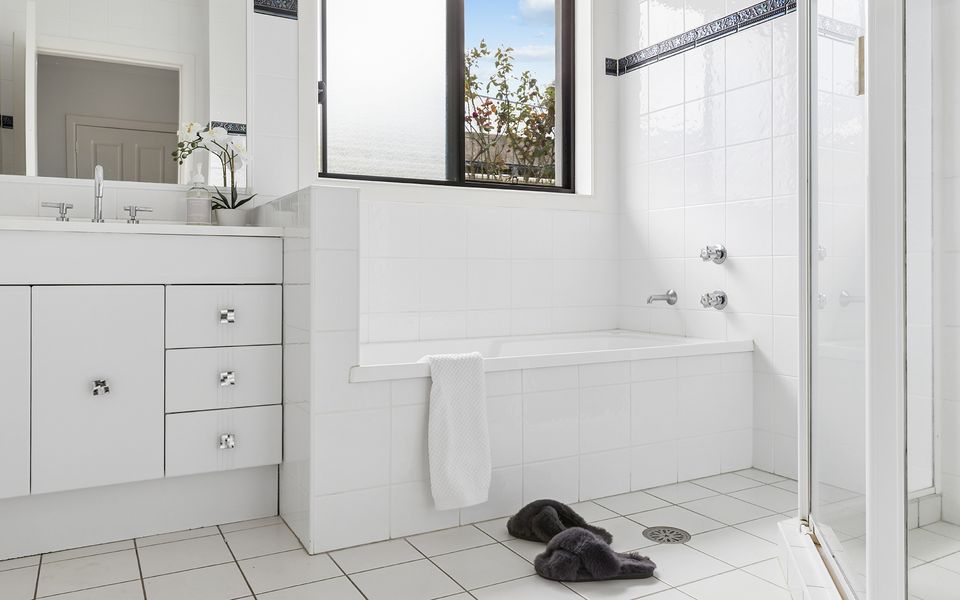 TAROONA – Majestic Waterfront Holiday Yamba