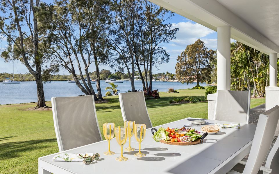TAROONA – Majestic Waterfront Holiday Yamba
