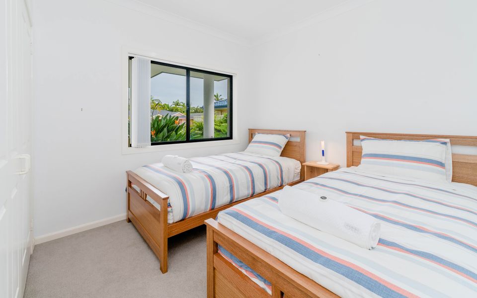 TAROONA – Majestic Waterfront Holiday Yamba