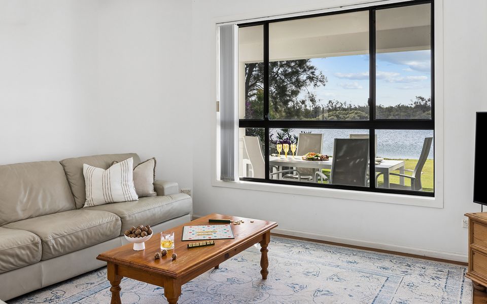 TAROONA – Majestic Waterfront Holiday Yamba
