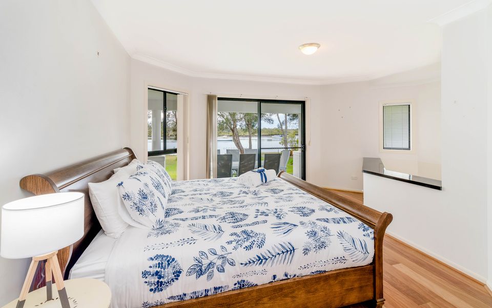 TAROONA – Majestic Waterfront Holiday Yamba