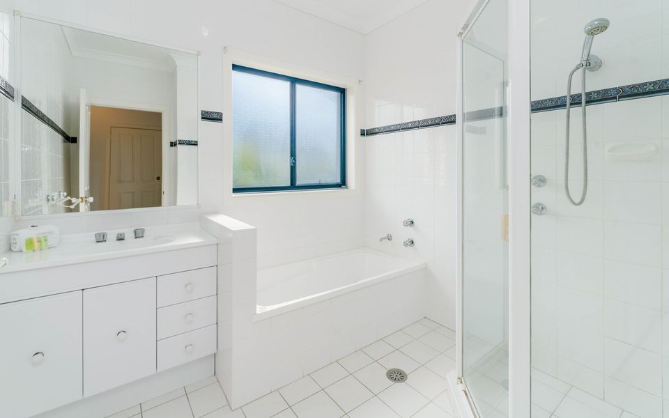 TAROONA – Majestic Waterfront Holiday Yamba
