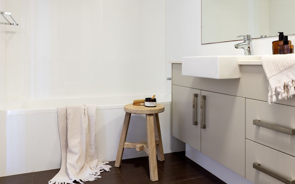 WHITE SAILS 2 – Timeless Coastal Elegance with Pool & Ocean Views | Holiday Yamba
