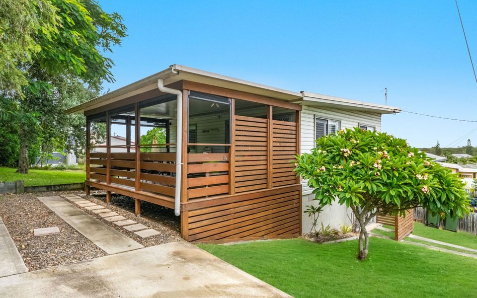 CONVENT COTTAGE | Pet friendly home in the center of town