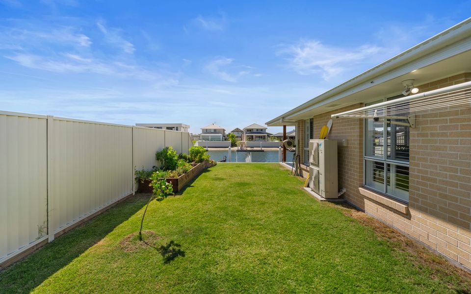 PELICAN WATERS – Pet Friendly Waterfront Escape with Private Jetty | Holiday Yamba