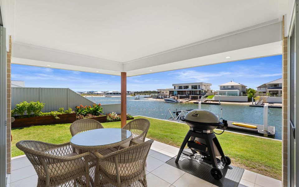 PELICAN WATERS – Pet Friendly Waterfront Escape with Private Jetty | Holiday Yamba