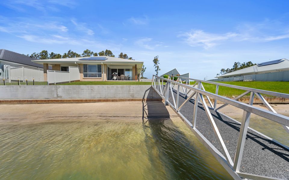 PELICAN WATERS – Pet Friendly Waterfront Escape with Private Jetty | Holiday Yamba