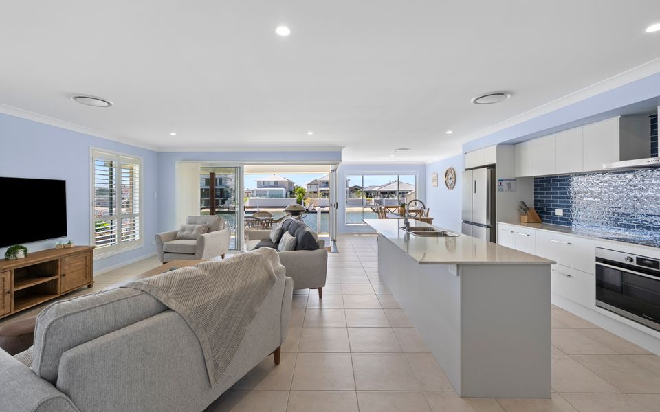 PELICAN WATERS – Pet Friendly Waterfront Escape with Private Jetty | Holiday Yamba