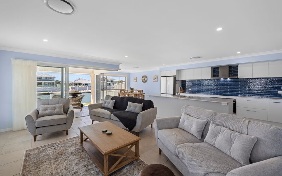 PELICAN WATERS – Pet Friendly Waterfront Escape with Private Jetty | Holiday Yamba