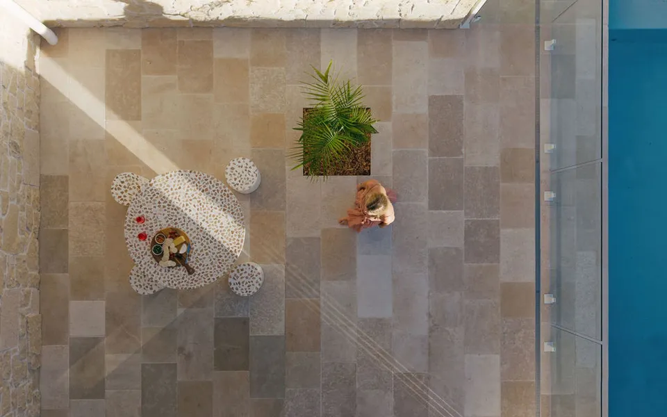 CLARENCE HOUSE- A Stay Above The Ordinary | Holiday Yamba