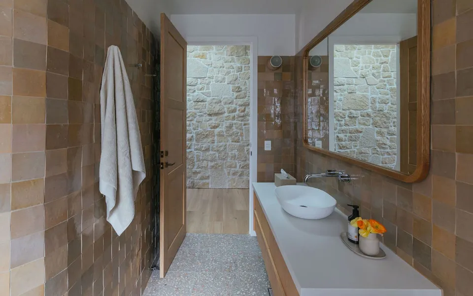 CLARENCE HOUSE- A Stay Above The Ordinary | Holiday Yamba