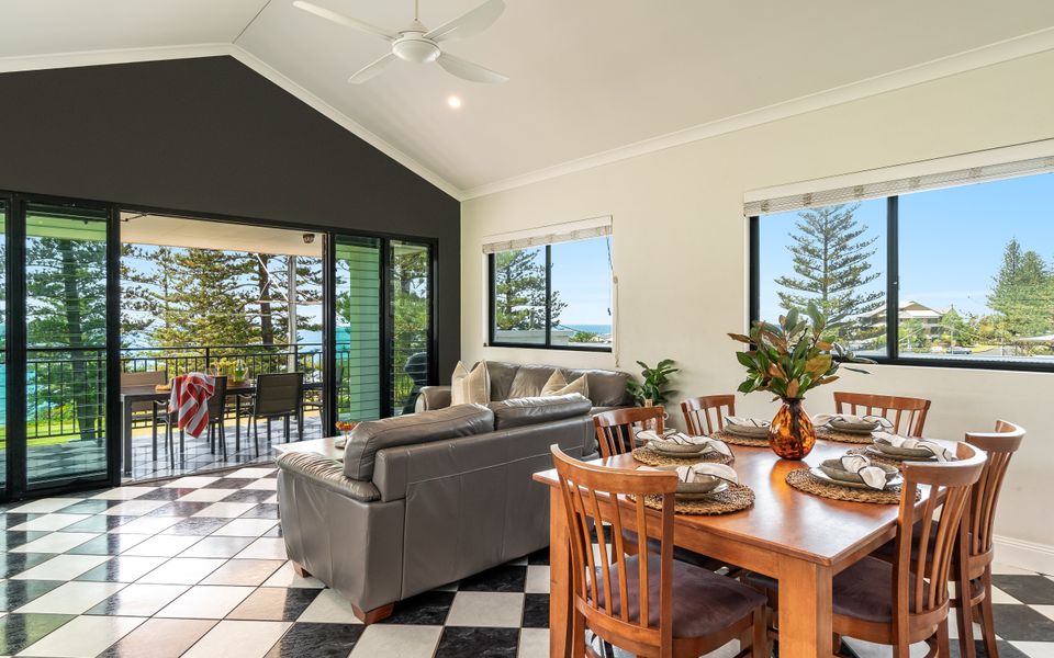 ARCOOLA 1 | Overlooking Main Beach