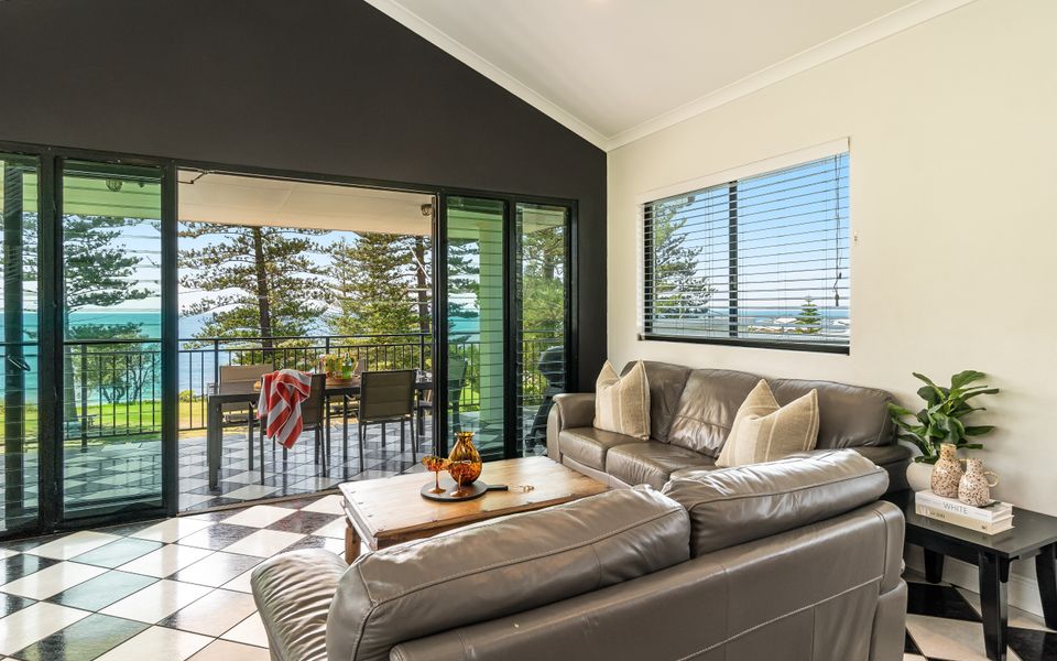 ARCOOLA 1 | Overlooking Main Beach