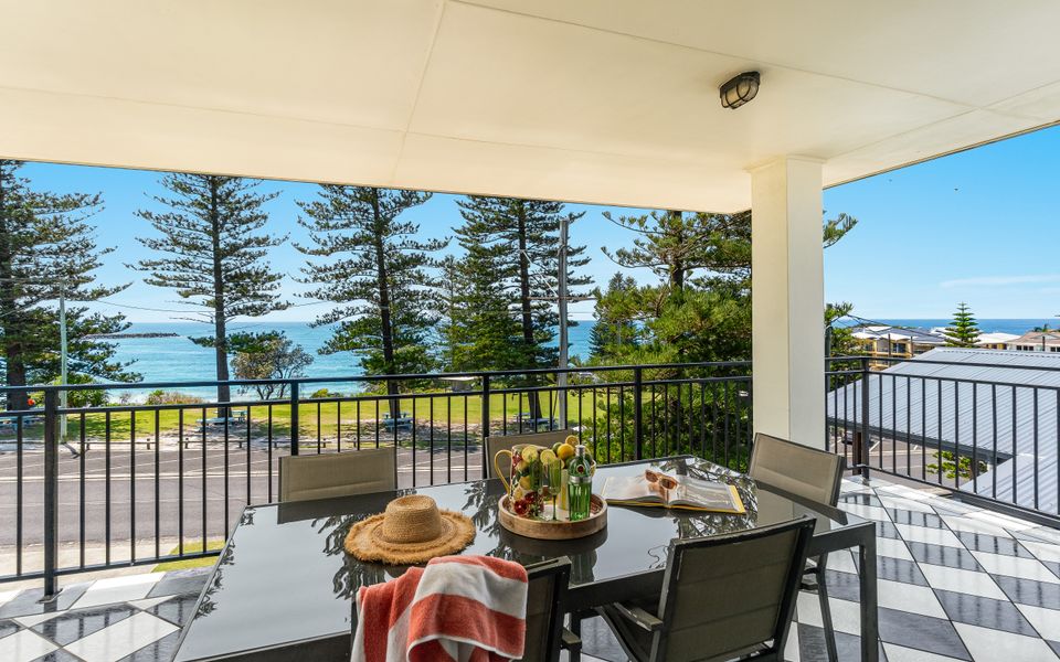 ARCOOLA 1 | Overlooking Main Beach