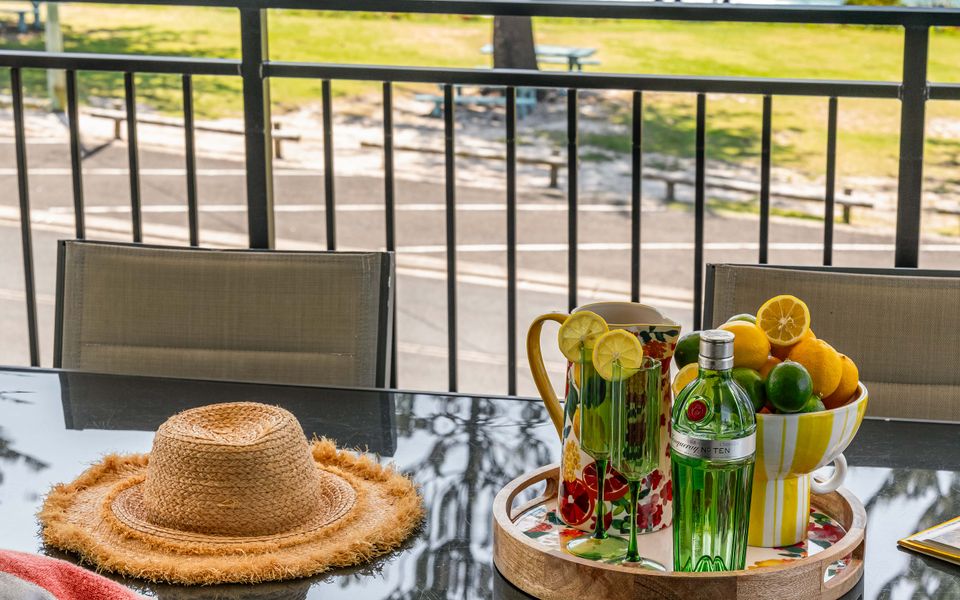 ARCOOLA 1 | Overlooking Main Beach