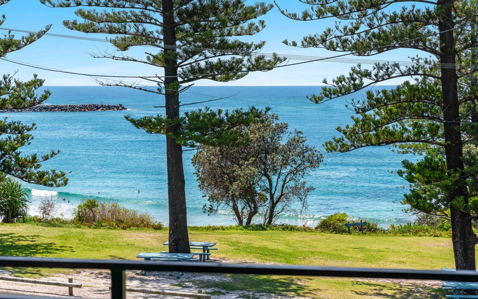 ARCOOLA 1 | Overlooking Main Beach