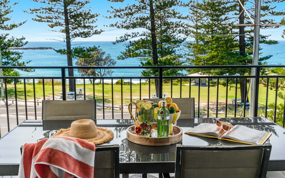 ARCOOLA 1 | Overlooking Main Beach