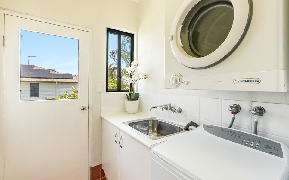 ARCOOLA 1 | Overlooking Main Beach