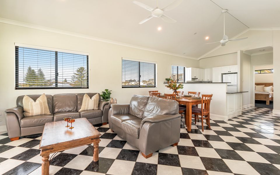 ARCOOLA 1 | Overlooking Main Beach