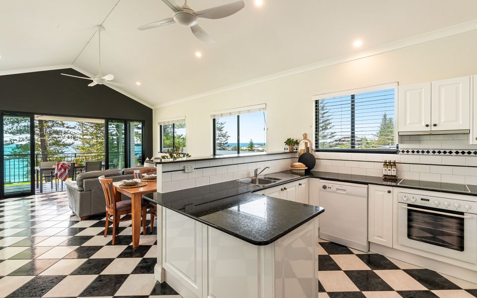 ARCOOLA 1 | Overlooking Main Beach