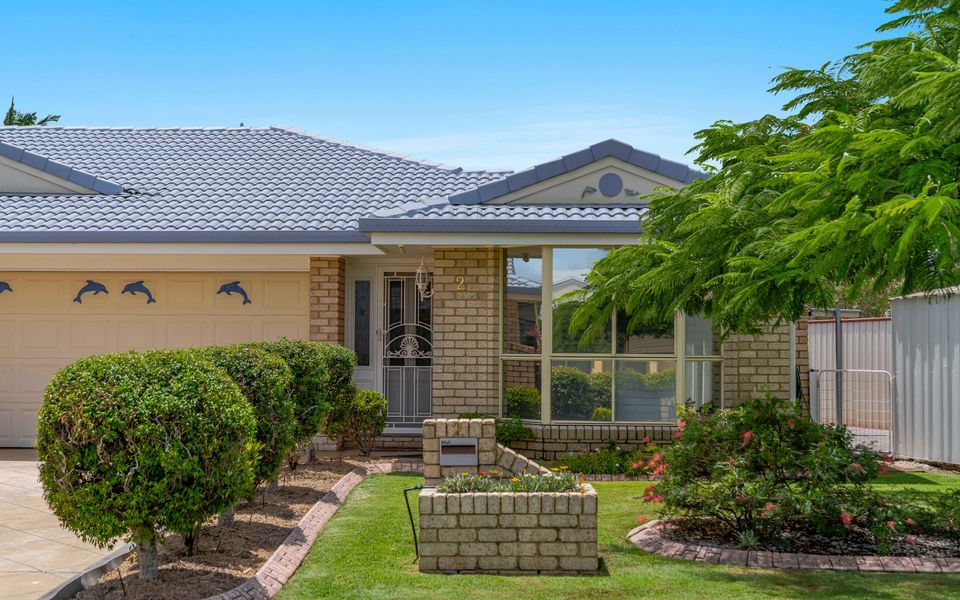 NABILLA COURT | Canal Front Duplex