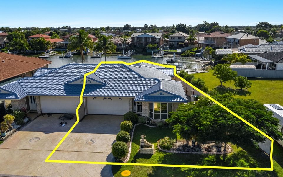 NABILLA COURT | Canal Front Duplex