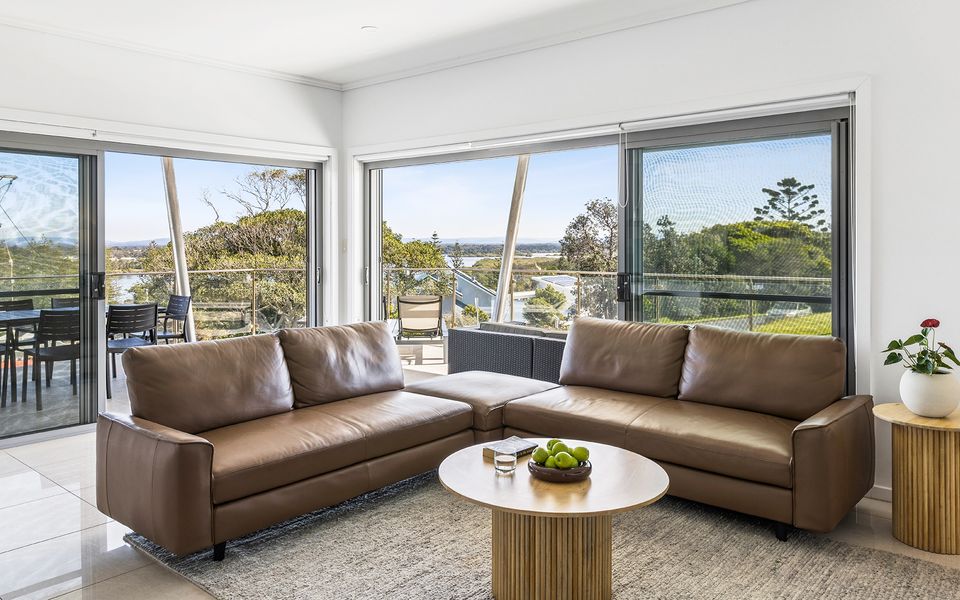 PILOTAGE 1 – Elevated Yamba Escape with River, Ocean & Sunset Views | Holiday Yamba
