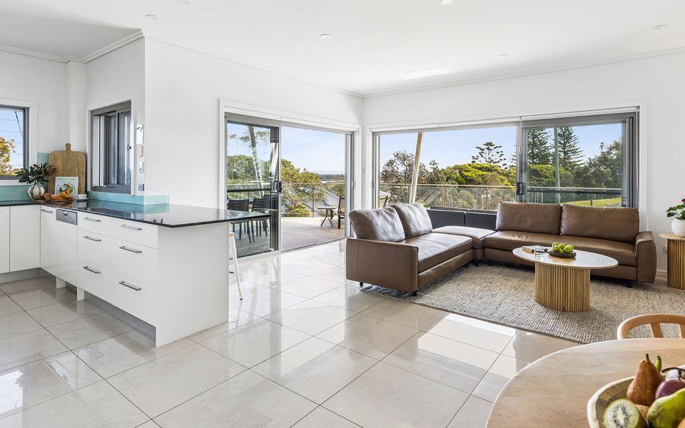 PILOTAGE 1 – Elevated Yamba Escape with River, Ocean & Sunset Views | Holiday Yamba