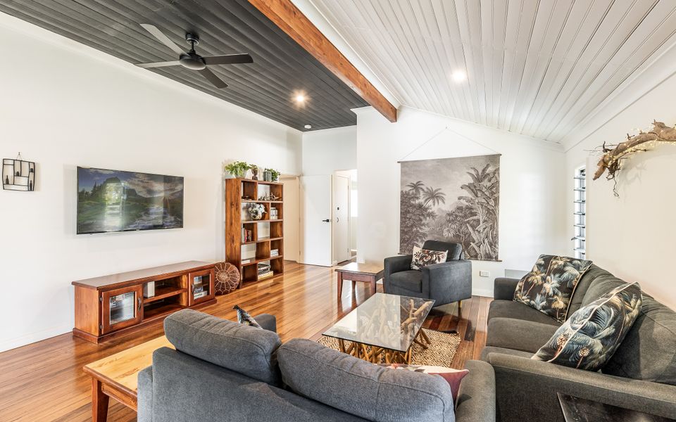 HIGH FIVES | In The Heart of Town and Pet Friendly